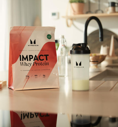 MyProtein Impact Whey Protein Powder – Vanilla Flavour– 1kg, 22g of Protein per Serving, Supports Muscle Building, Recovery & Lean Muscle Maintenance - 33 Servings