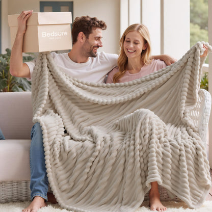 Bedsure Fleece Throw Blanket for Sofa - Fluffy Cosy Warm Blankets for Bed, Soft Cute Single Throw Gifts for Women and Girls, Beige, 130x170 cm