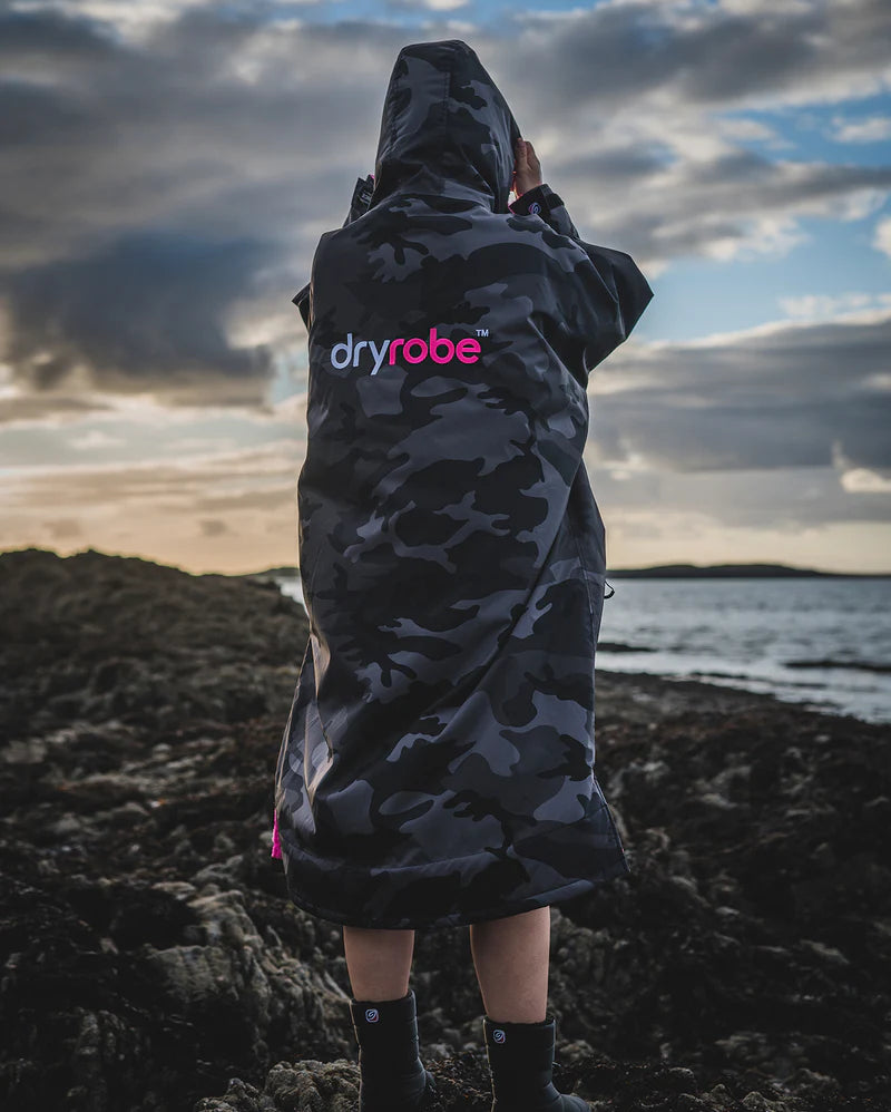 Dryrobe® - Black Camo Pink Advance Changing Robe